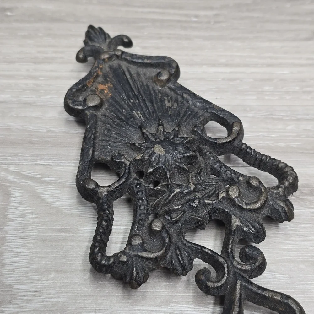 Vintage Wilton Cast Iron Trivet - Hearts & Hooks